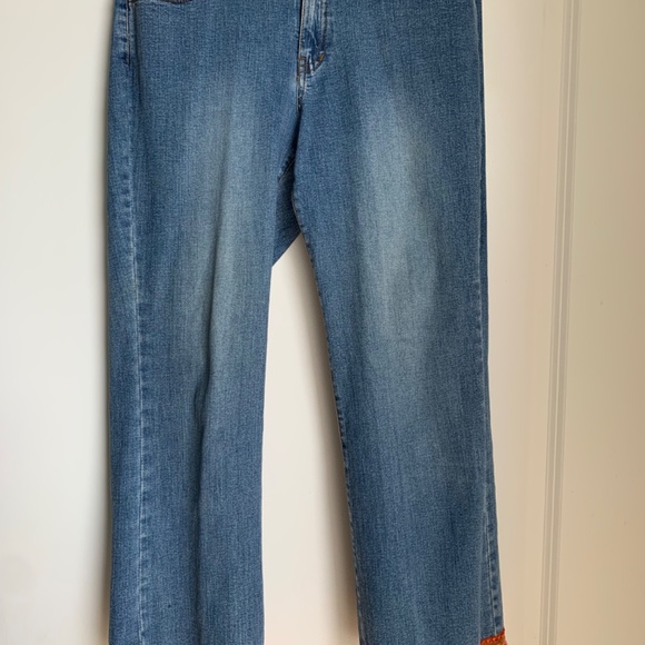 Cute jeans, size 8, embellished cuffs and back pockets - Picture 2 of 13